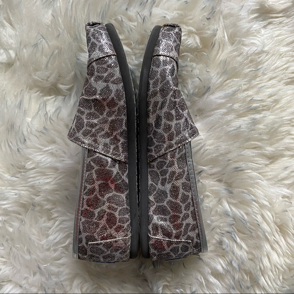 TOMS Giraffe Print Glitter size 8. In great condition - Picture 11 of 13